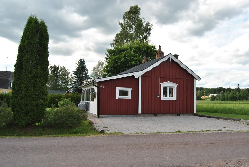 Orsastuguthyrning-Hansjoe Buitenkant foto